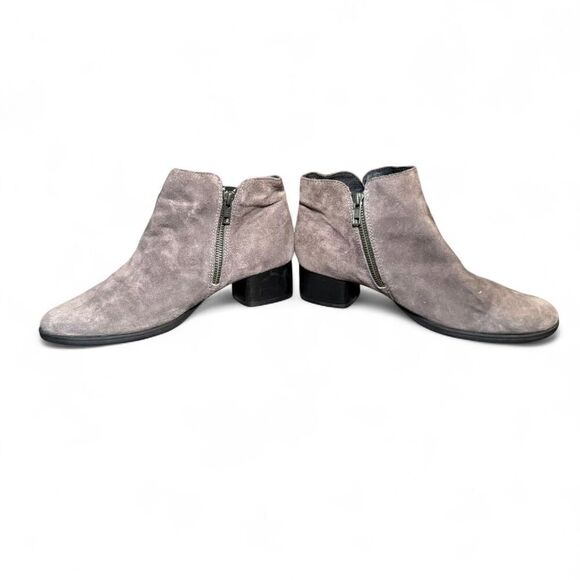 Born Women’s Size 9 Gray Suede Ankle Boots Low Heel Booties Comfort Casual - Picture 2 of 7
